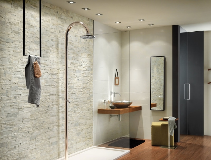 Een hypermoderne badkamer met inloopdouche